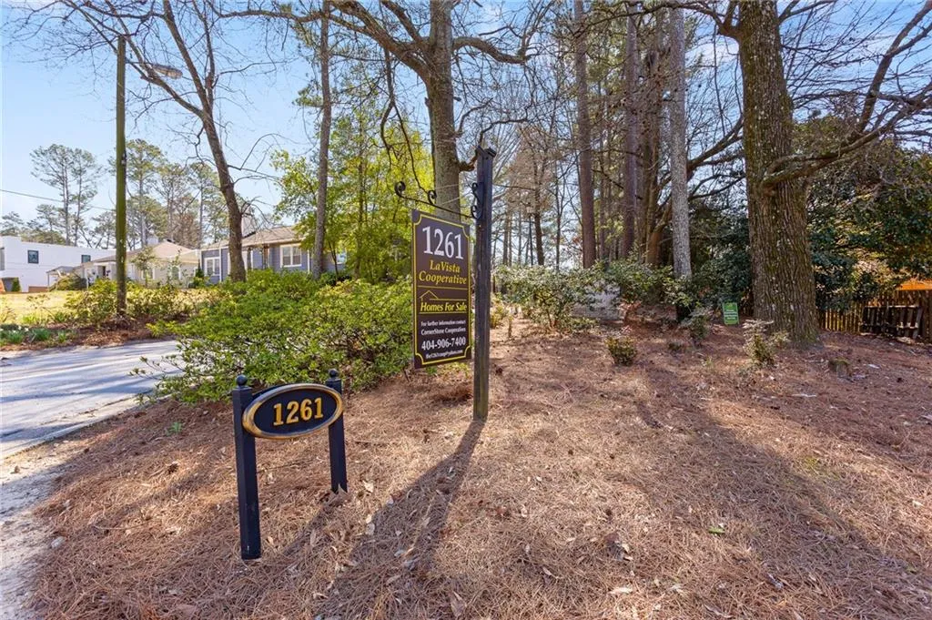 1261 Lavista Road Unit C3, Atlanta, Georgia 30324, 3 Bedrooms Bedrooms, ,2 BathroomsBathrooms,Residential,For Sale,1261 Lavista Road Unit C3,7652487