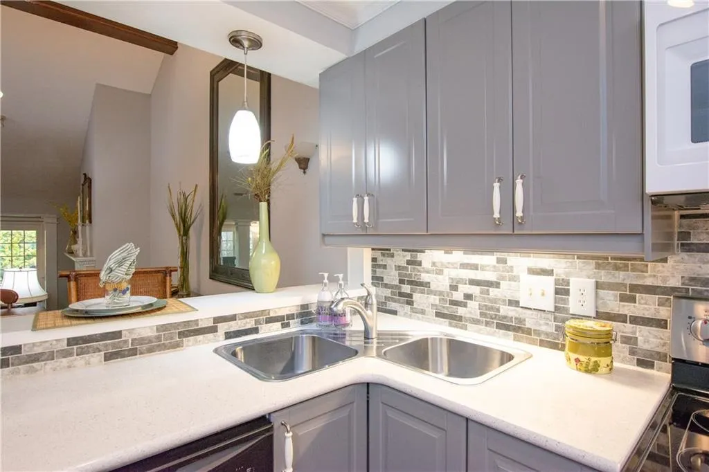 38 Waterford Court, Sandy Springs, Georgia 30328, 2 Bedrooms Bedrooms, ,2 BathroomsBathrooms,Residential,Sold,38 Waterford Court,6090843