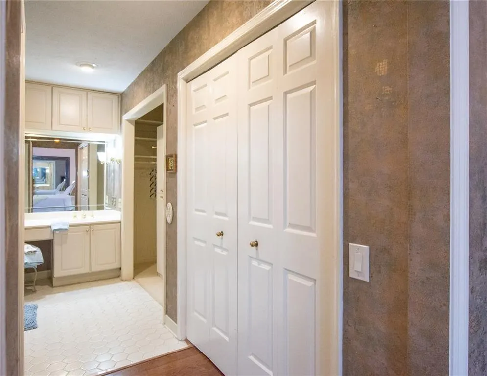 38 Waterford Court, Sandy Springs, Georgia 30328, 2 Bedrooms Bedrooms, ,2 BathroomsBathrooms,Residential,Sold,38 Waterford Court,6090843