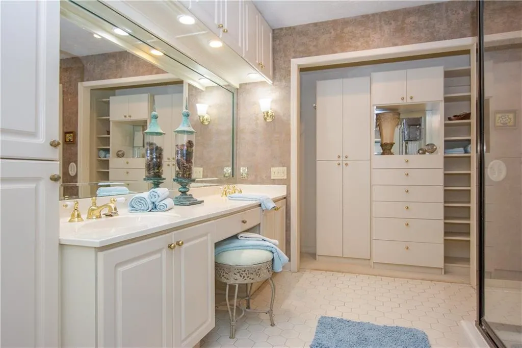 38 Waterford Court, Sandy Springs, Georgia 30328, 2 Bedrooms Bedrooms, ,2 BathroomsBathrooms,Residential,Sold,38 Waterford Court,6090843