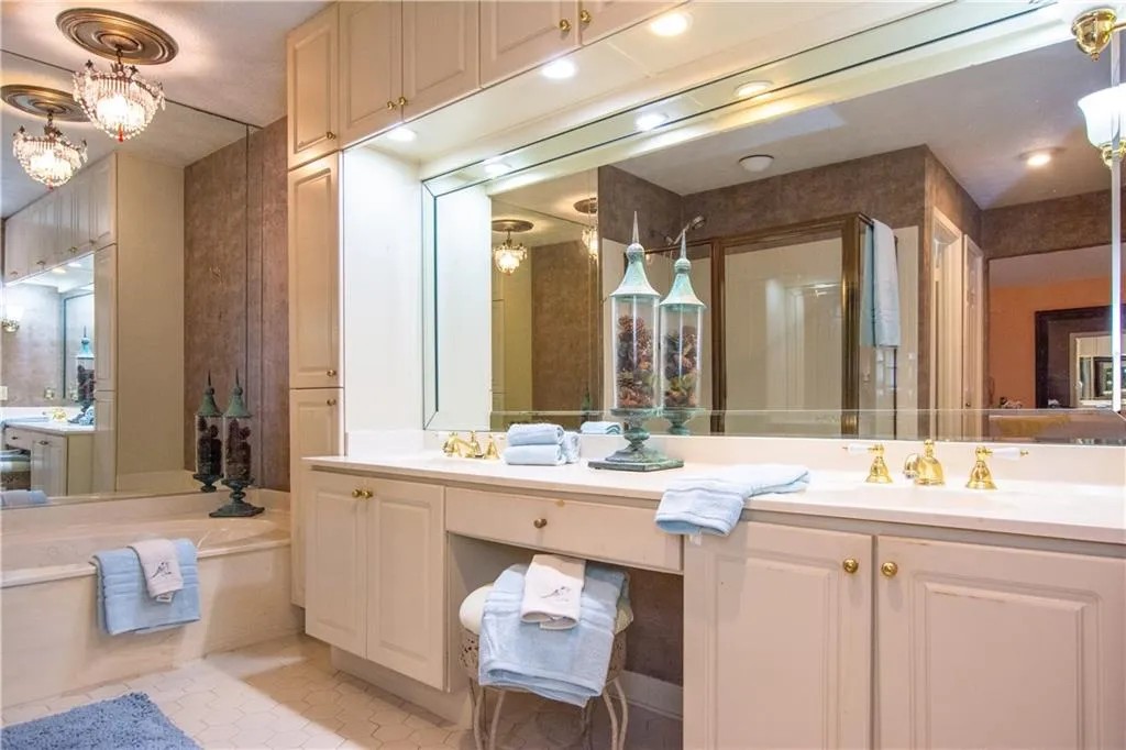 38 Waterford Court, Sandy Springs, Georgia 30328, 2 Bedrooms Bedrooms, ,2 BathroomsBathrooms,Residential,Sold,38 Waterford Court,6090843