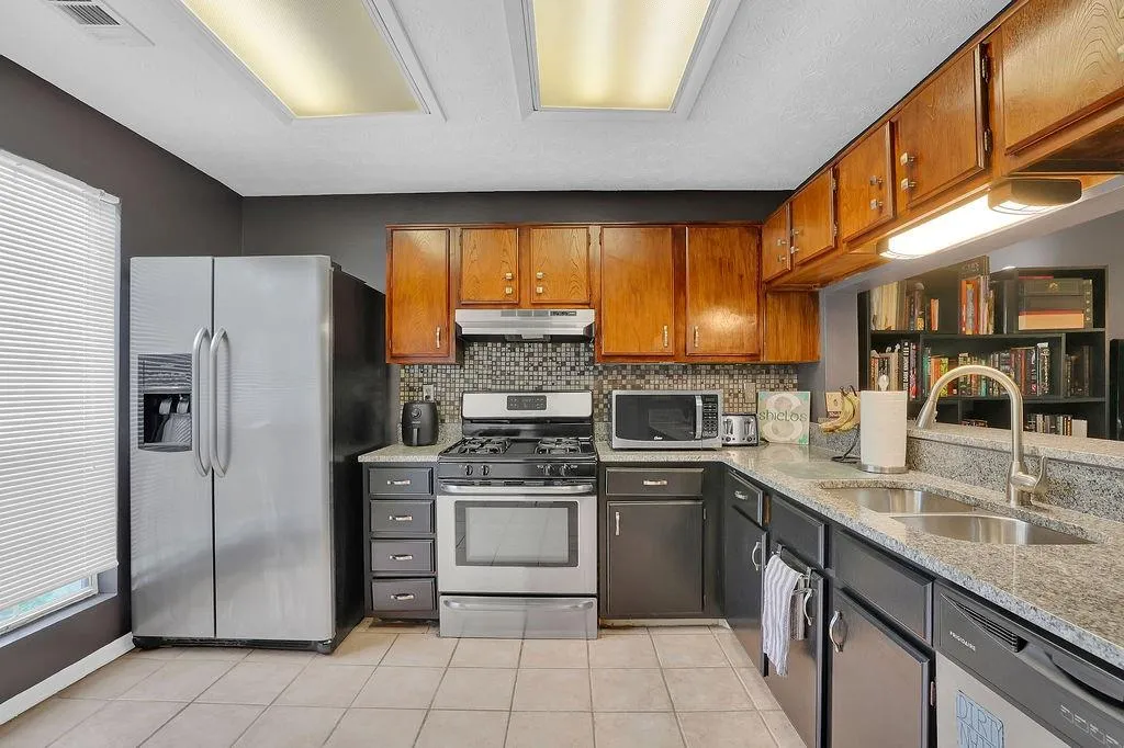 1202 Wedgewood Court, Sandy Springs, Georgia 30350, 3 Bedrooms Bedrooms, ,3 BathroomsBathrooms,Residential,Sold,1202 Wedgewood Court,7261601