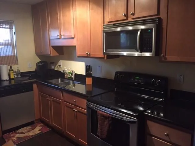 165 North River Drive Unit B, Sandy Springs, Georgia 30350, 2 Bedrooms Bedrooms, ,2 BathroomsBathrooms,Residential,Sold,165 North River Drive Unit B,5786691