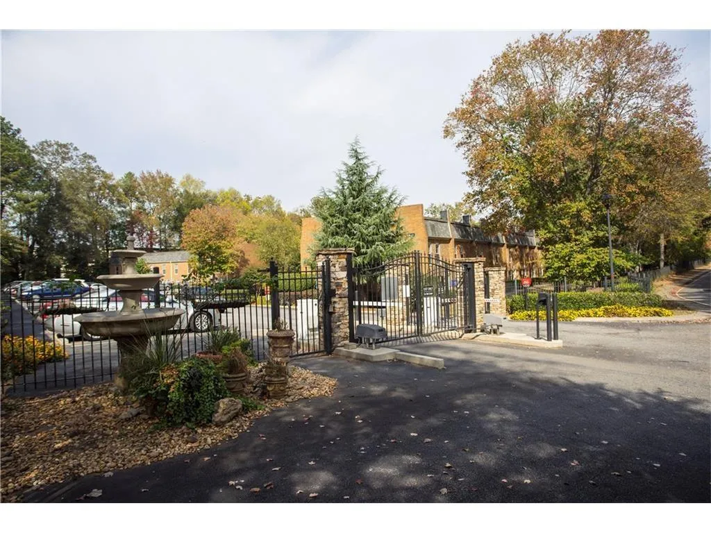Sandy Springs, Georgia 30350, 2 Bedrooms Bedrooms, ,2 BathroomsBathrooms,Residential,Sold,5786691