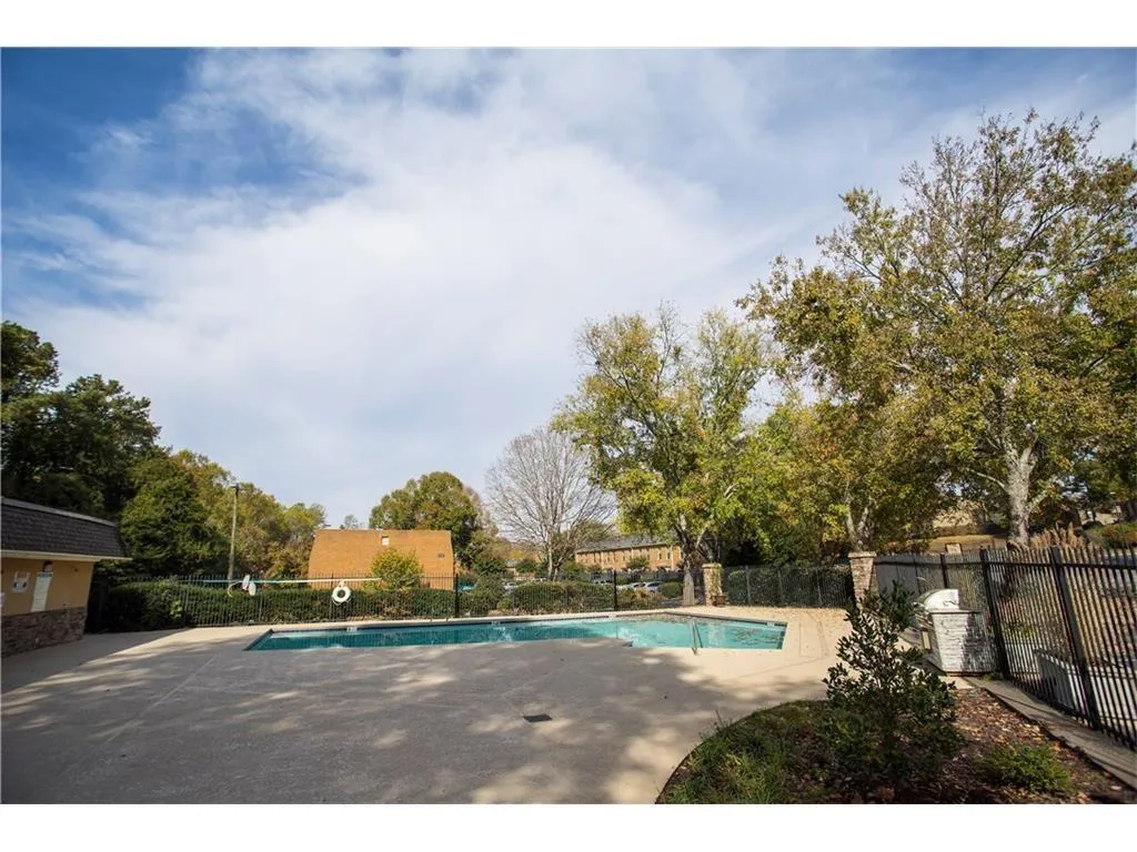 Sandy Springs, Georgia 30350, 2 Bedrooms Bedrooms, ,2 BathroomsBathrooms,Residential,Sold,5786691