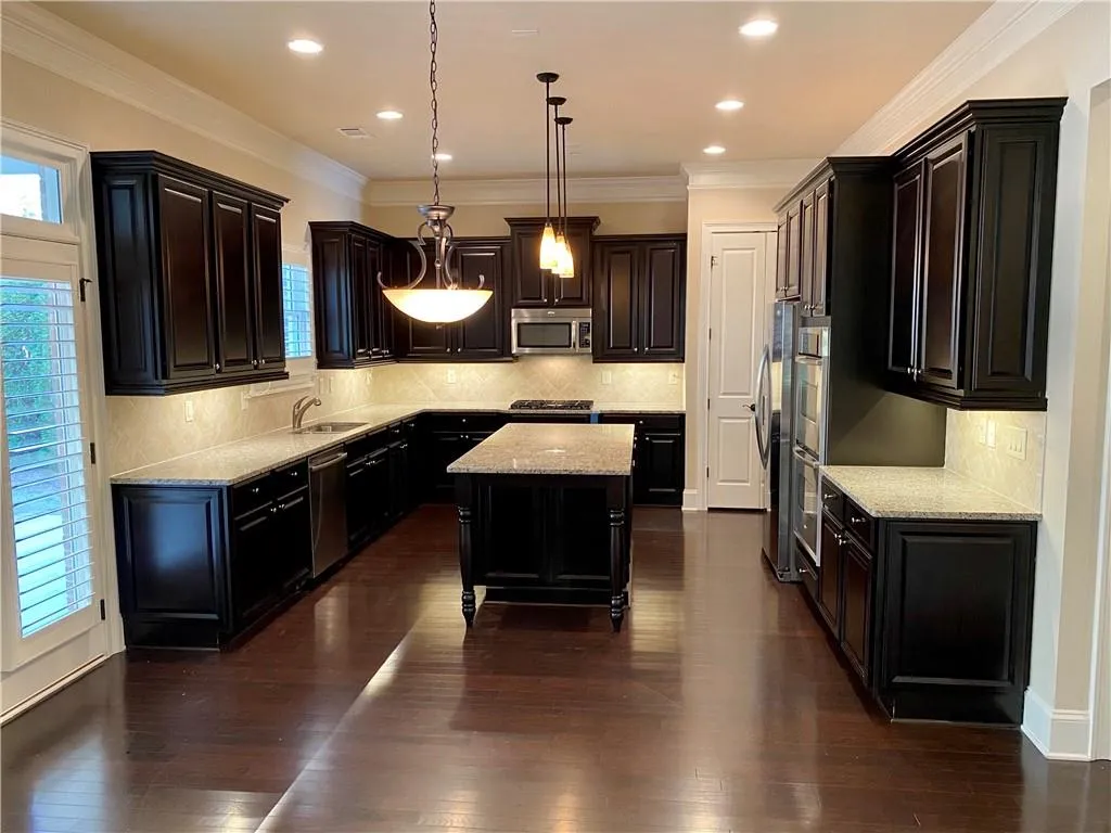 484 Glenmanor Court, Atlanta, Georgia 30328, 5 Bedrooms Bedrooms, ,4 BathroomsBathrooms,Residential,Sold,484 Glenmanor Court,6662339