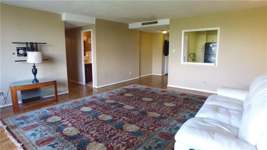 2965 Pharr Court S Unit 806, Atlanta, Georgia 30305, 2 Bedrooms Bedrooms, ,2 BathroomsBathrooms,Residential,Sold,2965 Pharr Court S Unit 806,6083183