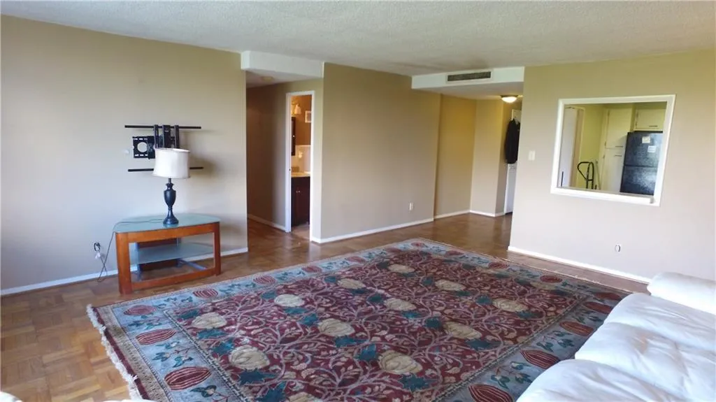 2965 Pharr Court S Unit 806, Atlanta, Georgia 30305, 2 Bedrooms Bedrooms, ,2 BathroomsBathrooms,Residential,Sold,2965 Pharr Court S Unit 806,6083183