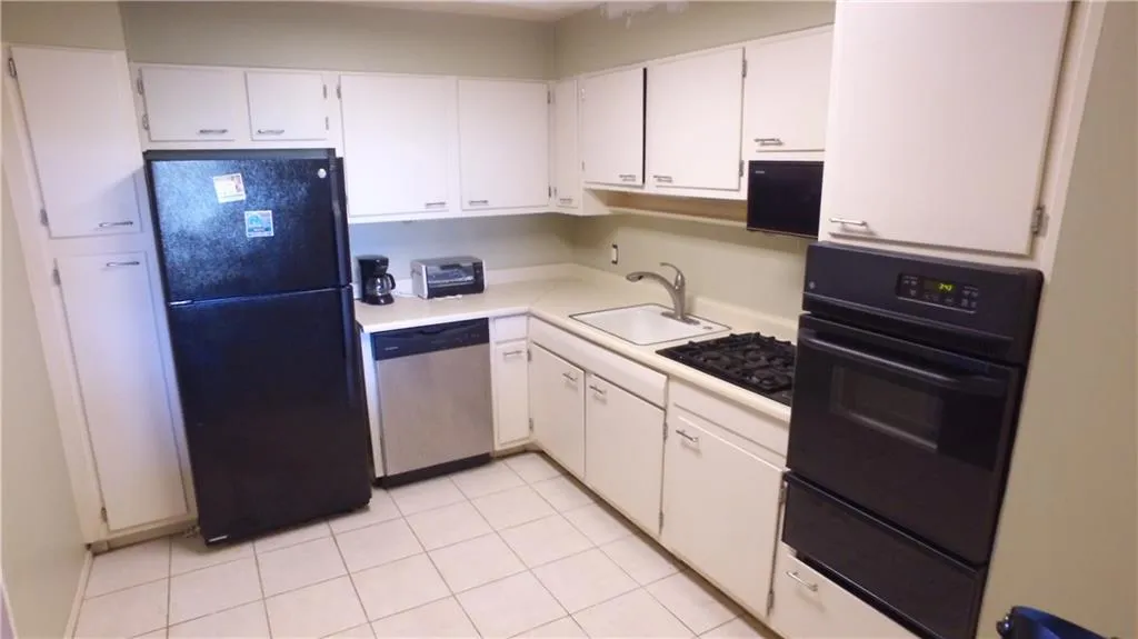 2965 Pharr Court S Unit 806, Atlanta, Georgia 30305, 2 Bedrooms Bedrooms, ,2 BathroomsBathrooms,Residential,Sold,2965 Pharr Court S Unit 806,6083183