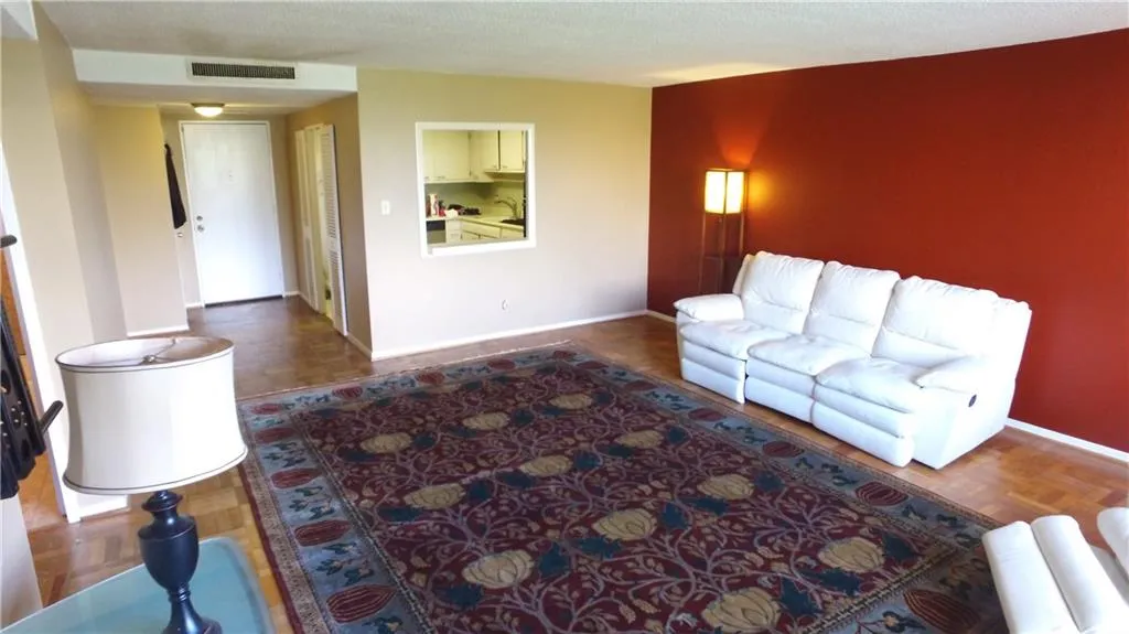 2965 Pharr Court S Unit 806, Atlanta, Georgia 30305, 2 Bedrooms Bedrooms, ,2 BathroomsBathrooms,Residential,Sold,2965 Pharr Court S Unit 806,6083183