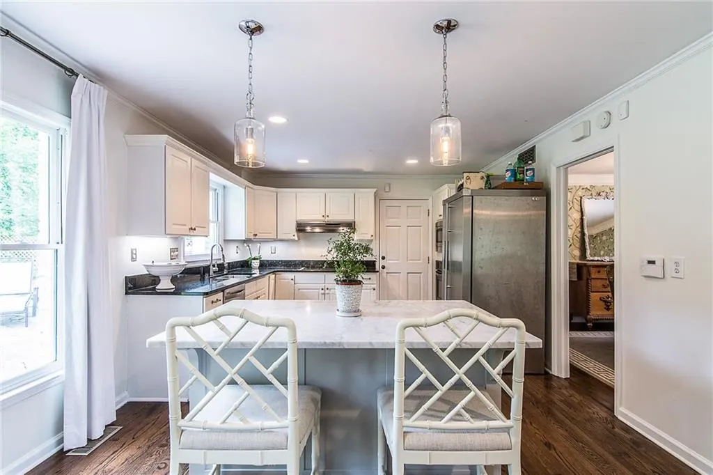 568 Timberland Drive, Atlanta, Georgia 30342, 4 Bedrooms Bedrooms, ,3 BathroomsBathrooms,Residential,Sold,568 Timberland Drive,5860110