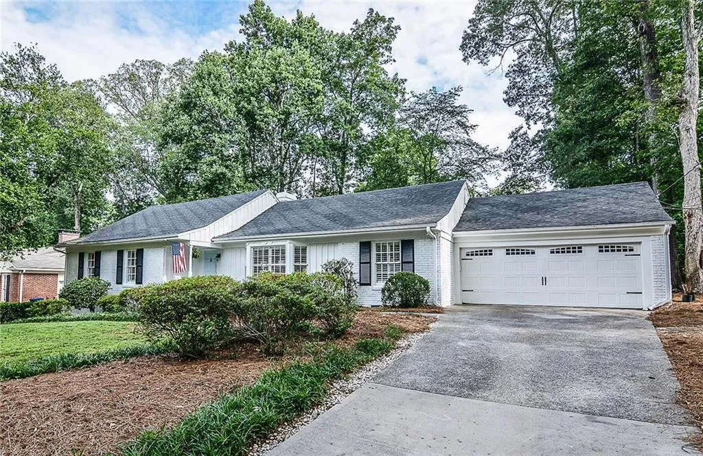 568 Timberland Drive, Atlanta, Georgia 30342, 4 Bedrooms Bedrooms, ,3 BathroomsBathrooms,Residential,Sold,568 Timberland Drive,5860110
