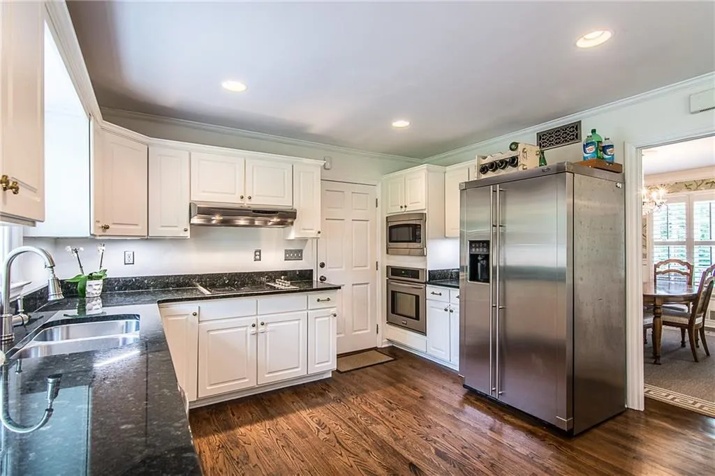 568 Timberland Drive, Atlanta, Georgia 30342, 4 Bedrooms Bedrooms, ,3 BathroomsBathrooms,Residential,Sold,568 Timberland Drive,5860110