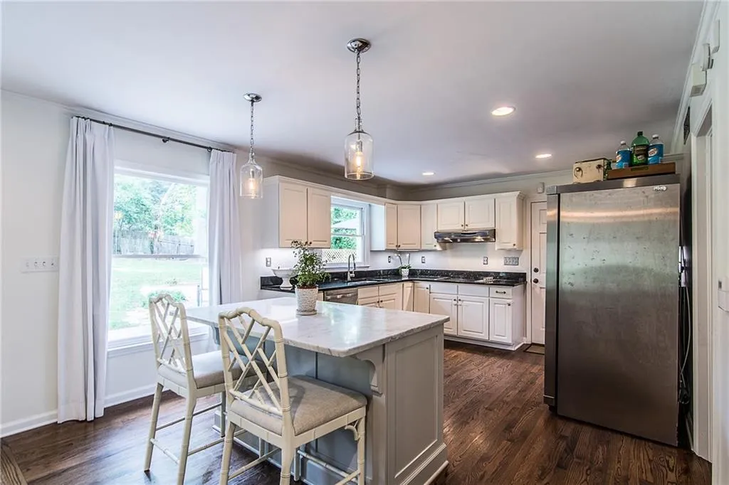 568 Timberland Drive, Atlanta, Georgia 30342, 4 Bedrooms Bedrooms, ,3 BathroomsBathrooms,Residential,Sold,568 Timberland Drive,5860110