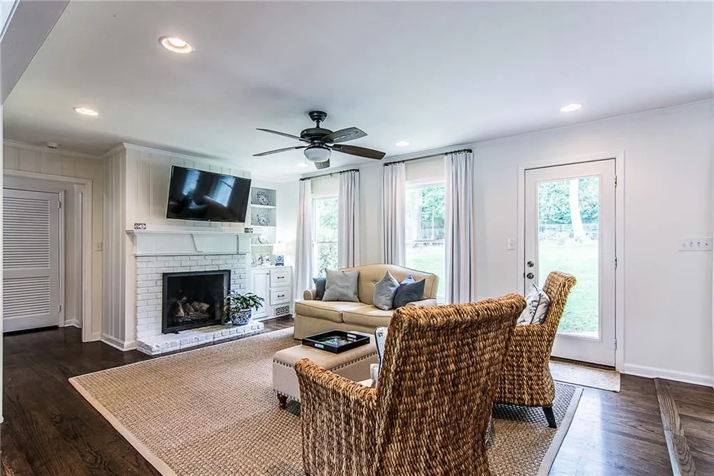568 Timberland Drive, Atlanta, Georgia 30342, 4 Bedrooms Bedrooms, ,3 BathroomsBathrooms,Residential,Sold,568 Timberland Drive,5860110