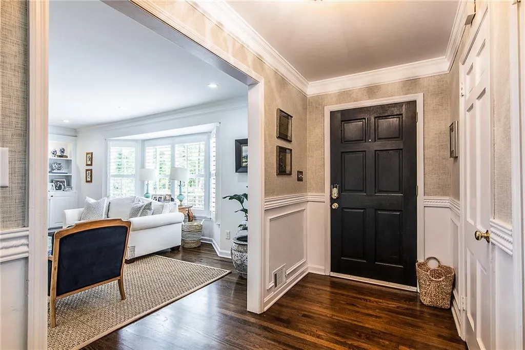 568 Timberland Drive, Atlanta, Georgia 30342, 4 Bedrooms Bedrooms, ,3 BathroomsBathrooms,Residential,Sold,568 Timberland Drive,5860110