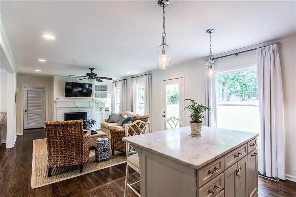568 Timberland Drive, Atlanta, Georgia 30342, 4 Bedrooms Bedrooms, ,3 BathroomsBathrooms,Residential,Sold,568 Timberland Drive,5860110