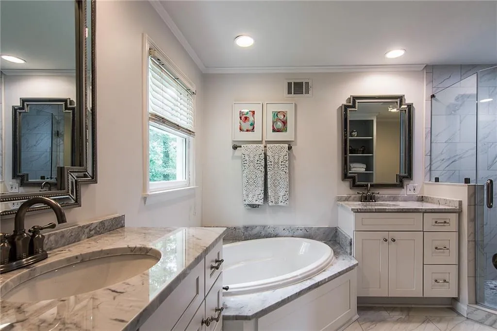 568 Timberland Drive, Atlanta, Georgia 30342, 4 Bedrooms Bedrooms, ,3 BathroomsBathrooms,Residential,Sold,568 Timberland Drive,5860110