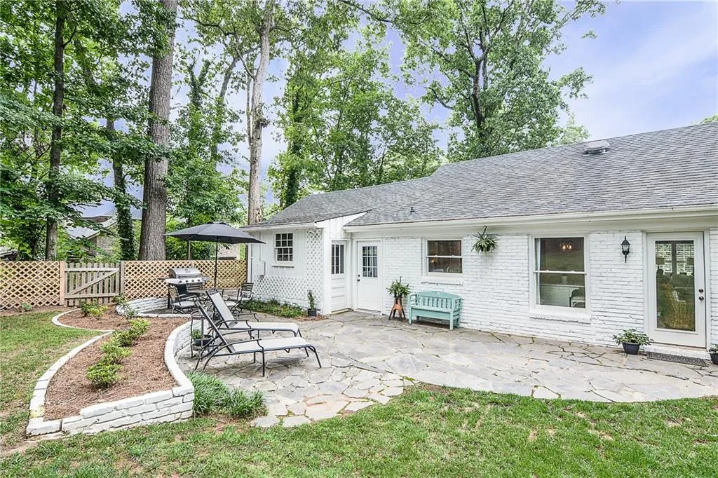 568 Timberland Drive, Atlanta, Georgia 30342, 4 Bedrooms Bedrooms, ,3 BathroomsBathrooms,Residential,Sold,568 Timberland Drive,5860110