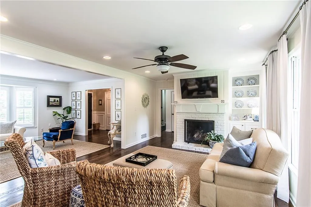 568 Timberland Drive, Atlanta, Georgia 30342, 4 Bedrooms Bedrooms, ,3 BathroomsBathrooms,Residential,Sold,568 Timberland Drive,5860110