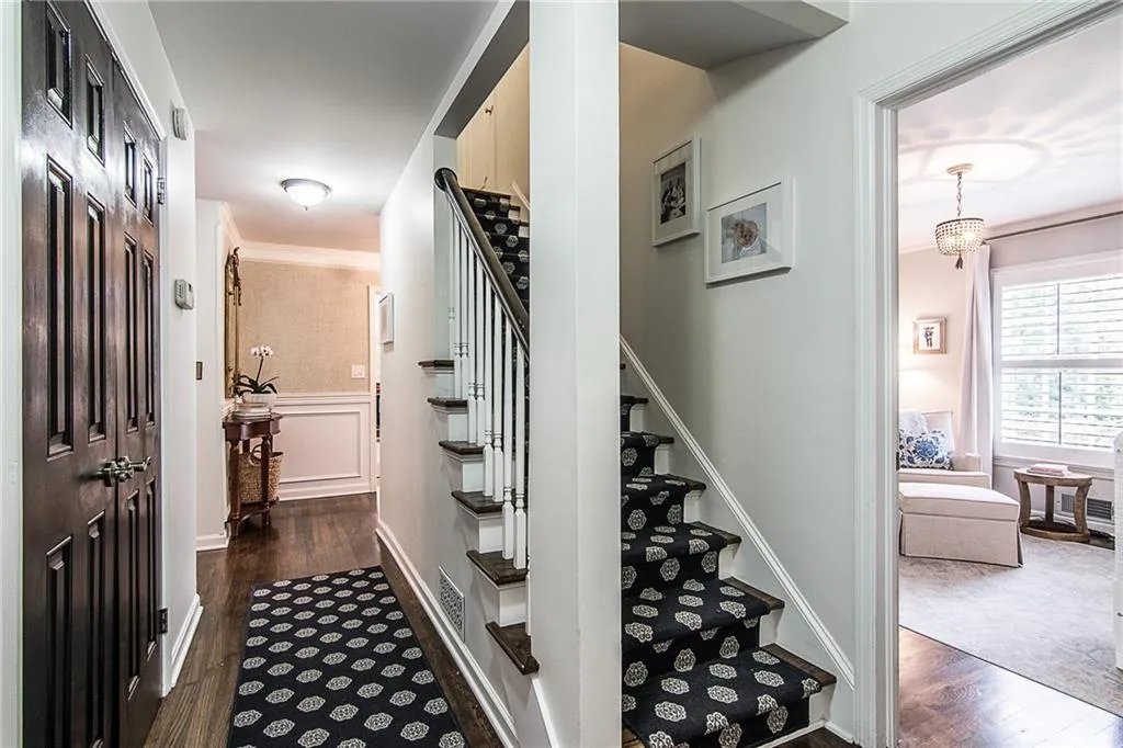 568 Timberland Drive, Atlanta, Georgia 30342, 4 Bedrooms Bedrooms, ,3 BathroomsBathrooms,Residential,Sold,568 Timberland Drive,5860110