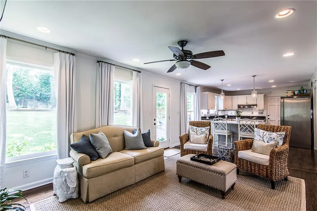 568 Timberland Drive, Atlanta, Georgia 30342, 4 Bedrooms Bedrooms, ,3 BathroomsBathrooms,Residential,Sold,568 Timberland Drive,5860110