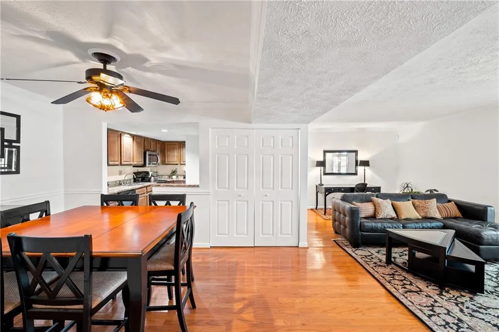 6900 Roswell Road Unit Q15, Atlanta, Georgia 30328, 2 Bedrooms Bedrooms, ,2 BathroomsBathrooms,Residential,Sold,6900 Roswell Road Unit Q15,7080347