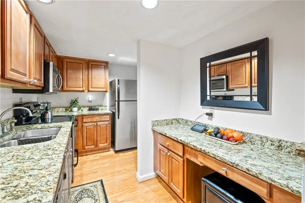 6900 Roswell Road Unit Q15, Atlanta, Georgia 30328, 2 Bedrooms Bedrooms, ,2 BathroomsBathrooms,Residential,Sold,6900 Roswell Road Unit Q15,7080347
