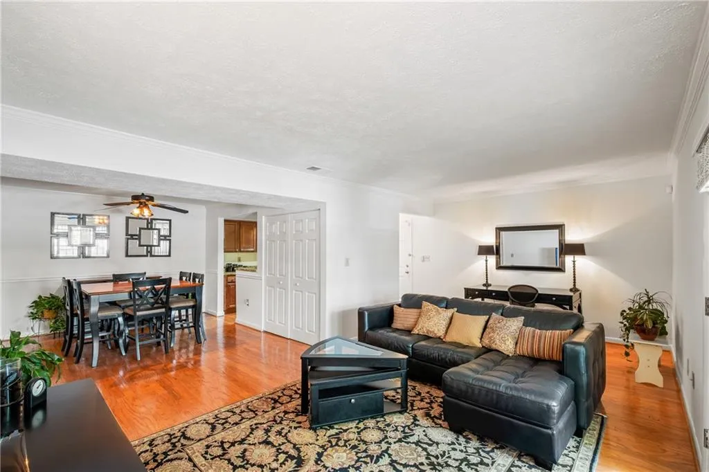 6900 Roswell Road Unit Q15, Atlanta, Georgia 30328, 2 Bedrooms Bedrooms, ,2 BathroomsBathrooms,Residential,Sold,6900 Roswell Road Unit Q15,7080347