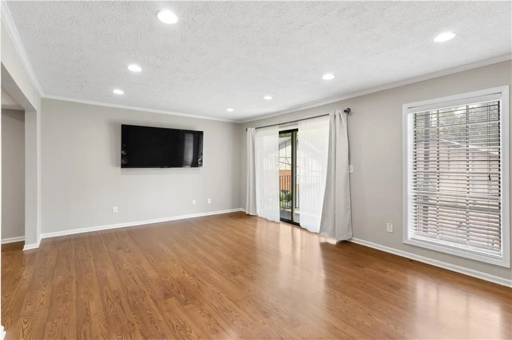 6851 Roswell Road Unit O28, Atlanta, Georgia 30328, 2 Bedrooms Bedrooms, ,2 BathroomsBathrooms,Residential,For Sale,6851 Roswell Road Unit O28,7737524