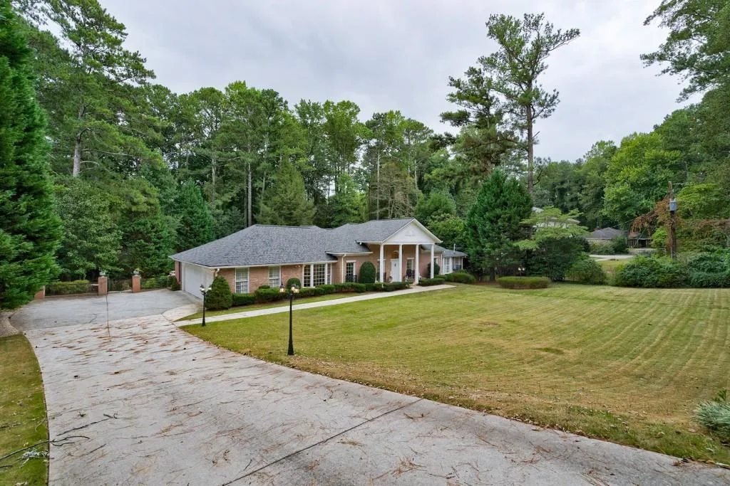 620 River Valley Road, Sandy Springs, Georgia 30328, 4 Bedrooms Bedrooms, ,5 BathroomsBathrooms,Residential,Sold,620 River Valley Road,6629984