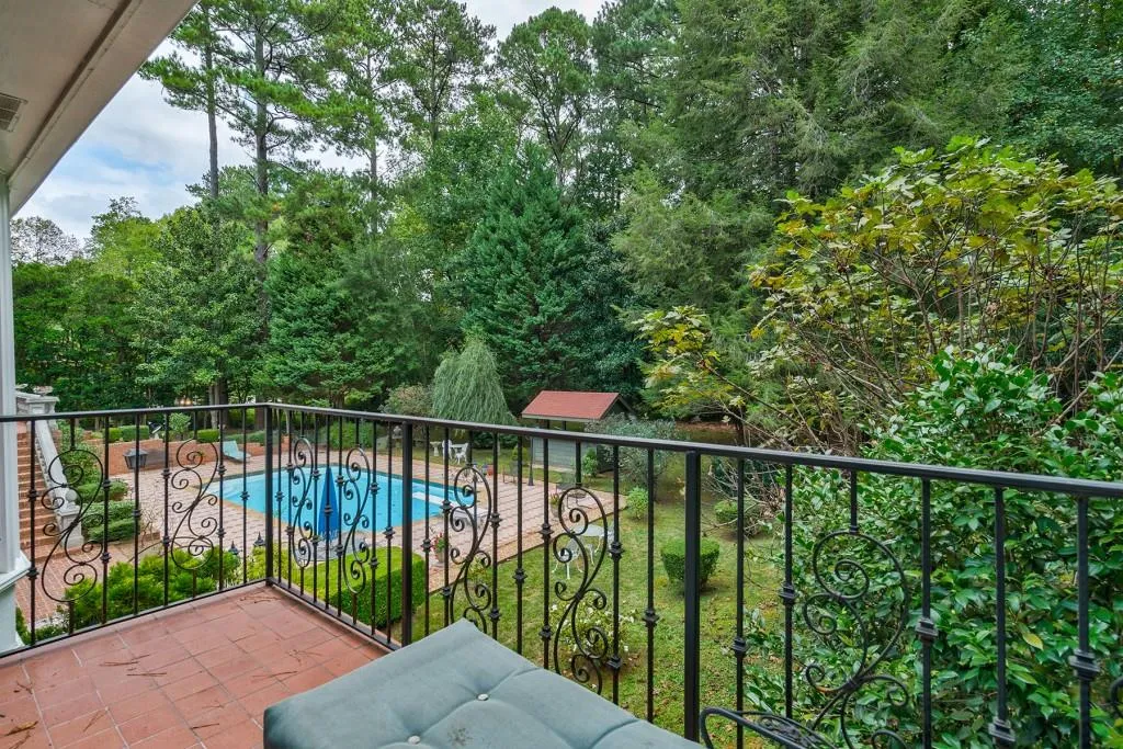 620 River Valley Road, Sandy Springs, Georgia 30328, 4 Bedrooms Bedrooms, ,5 BathroomsBathrooms,Residential,Sold,620 River Valley Road,6629984