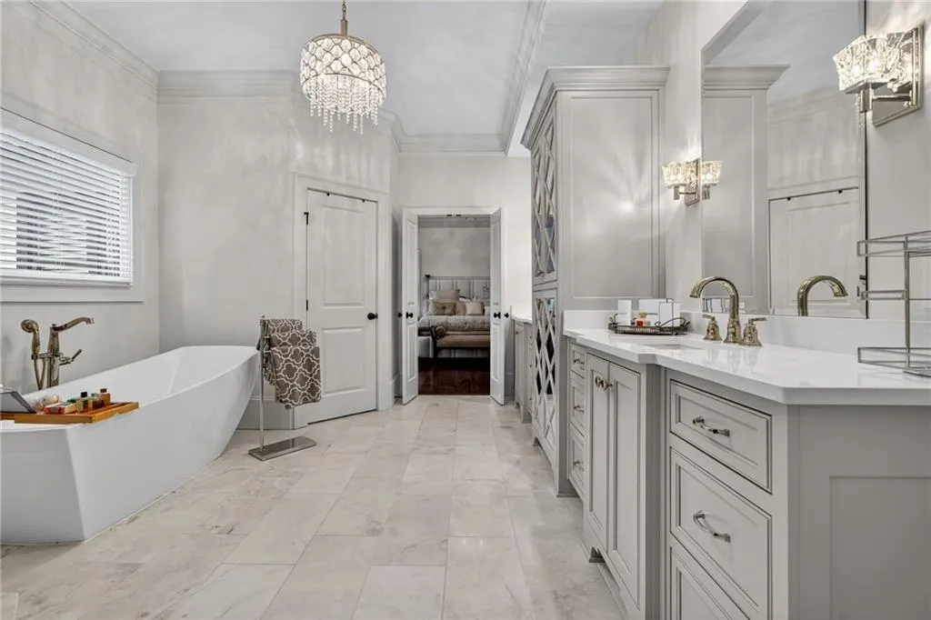 976 Ferncliff Road Ne, Atlanta, Georgia 30324, 6 Bedrooms Bedrooms, ,6 BathroomsBathrooms,Residential,For Sale,976 Ferncliff Road Ne,7659264