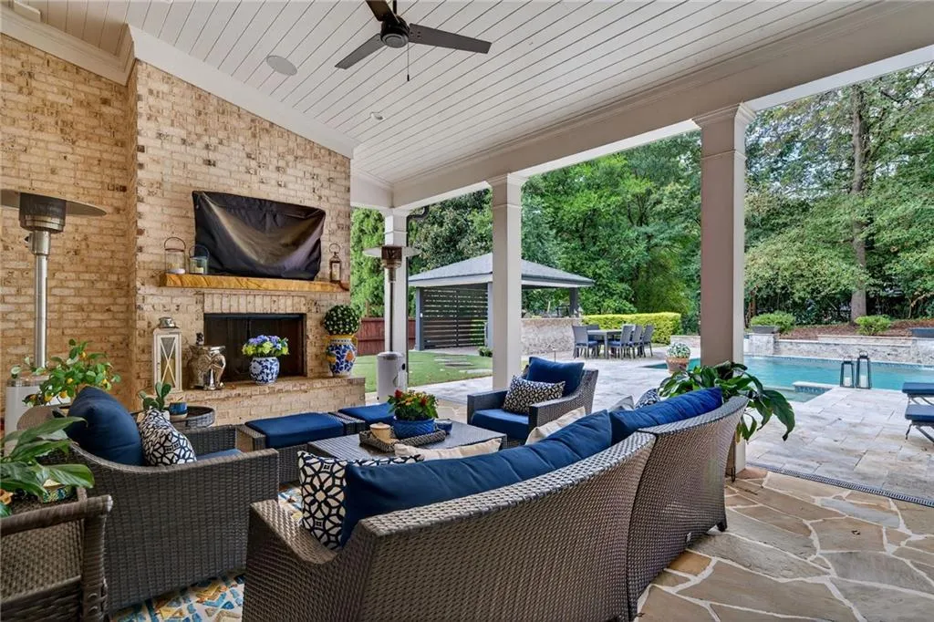 976 Ferncliff Road Ne, Atlanta, Georgia 30324, 6 Bedrooms Bedrooms, ,6 BathroomsBathrooms,Residential,For Sale,976 Ferncliff Road Ne,7659264