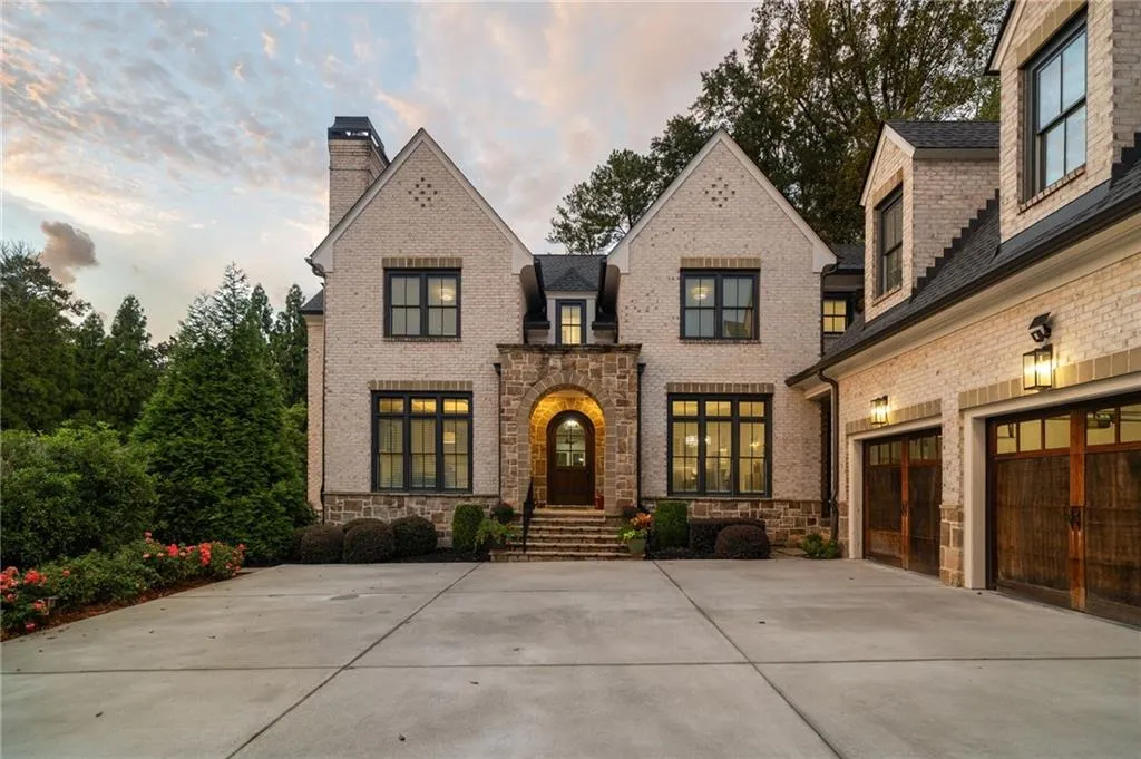 976 Ferncliff Road Ne, Atlanta, Georgia 30324, 6 Bedrooms Bedrooms, ,6 BathroomsBathrooms,Residential,For Sale,976 Ferncliff Road Ne,7659264