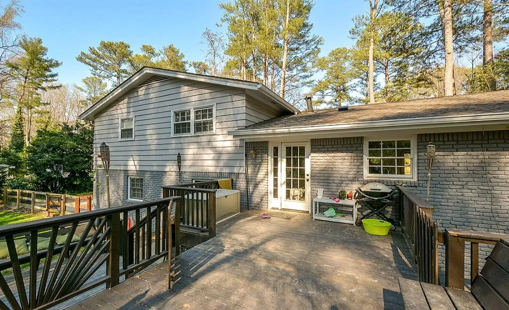 6490 Wright Circle, Atlanta, Georgia 30328, 5 Bedrooms Bedrooms, ,3 BathroomsBathrooms,Residential,Sold,6490 Wright Circle,5820269
