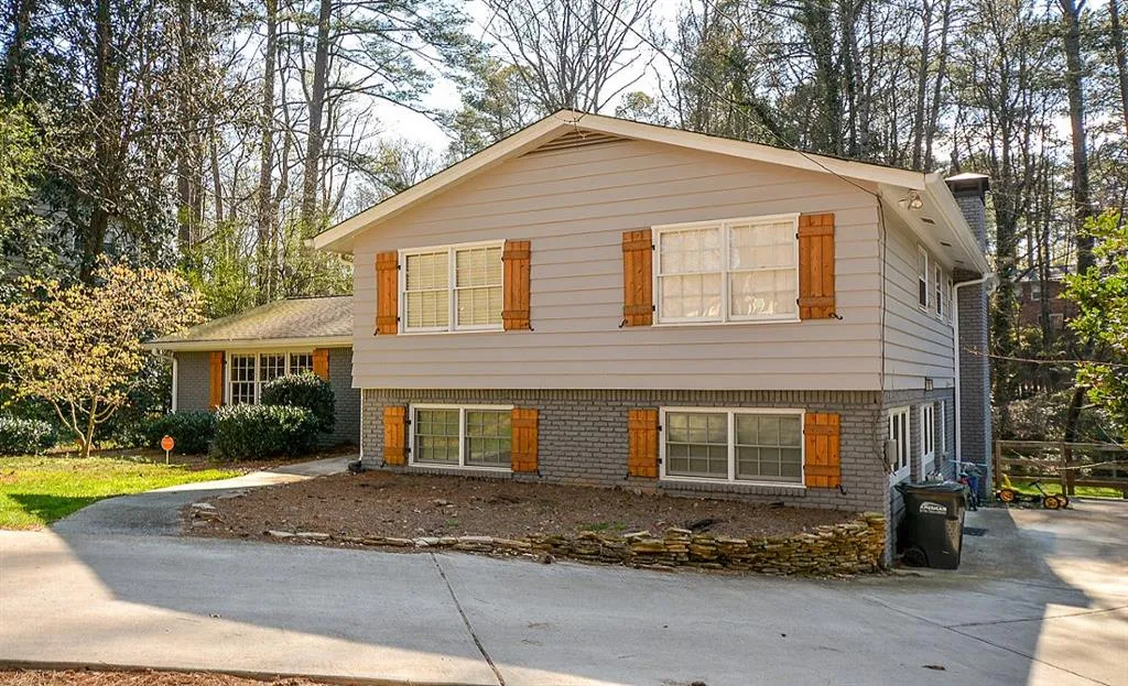 6490 Wright Circle, Atlanta, Georgia 30328, 5 Bedrooms Bedrooms, ,3 BathroomsBathrooms,Residential,Sold,6490 Wright Circle,5820269
