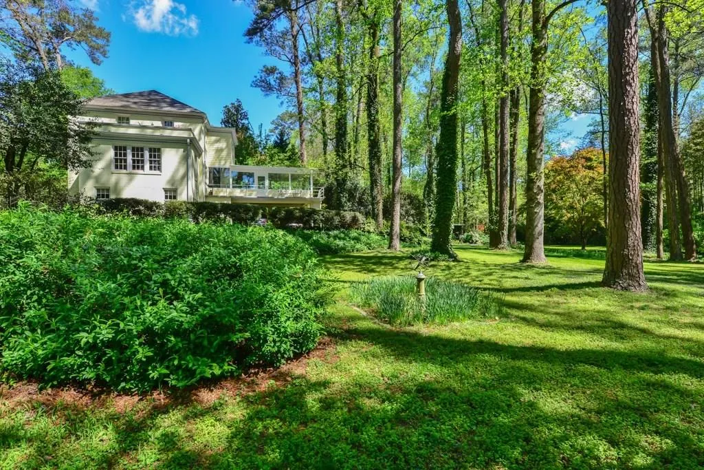 4045 Peachtree Dunwoody Road Ne, Atlanta, Georgia 30342, 3 Bedrooms Bedrooms, ,3 BathroomsBathrooms,Residential,Sold,4045 Peachtree Dunwoody Road Ne,5674698