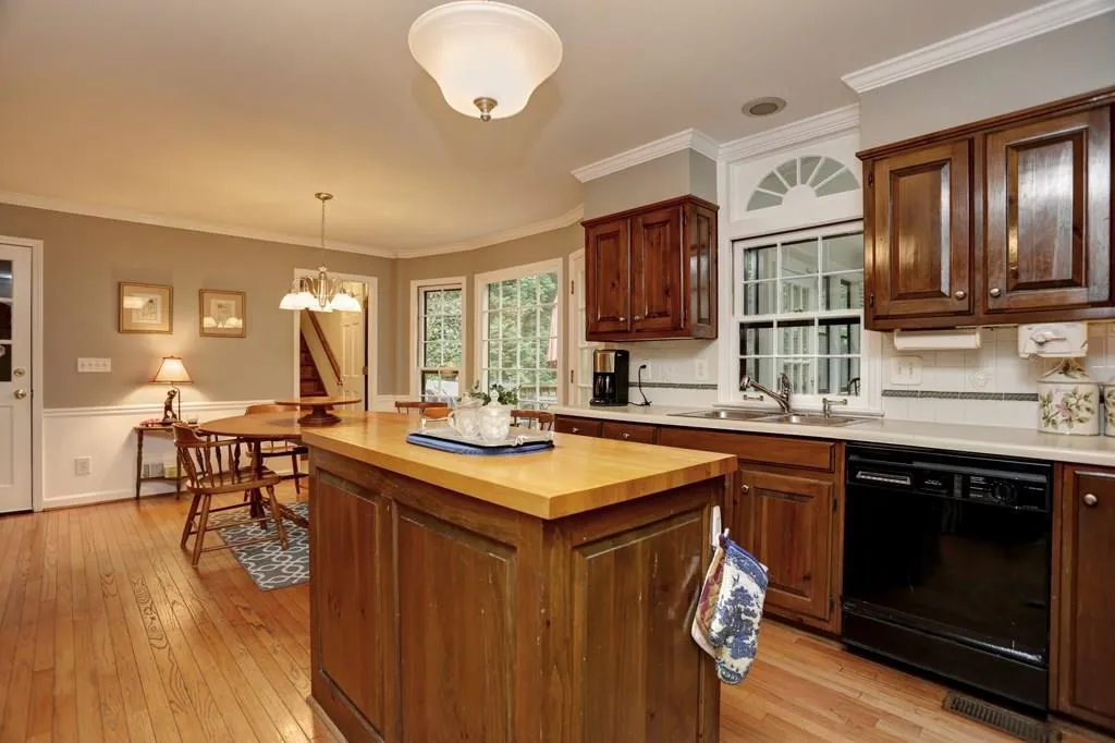 415 Spindle Court, Sandy Springs, Georgia 30350, 4 Bedrooms Bedrooms, ,4 BathroomsBathrooms,Residential,Sold,415 Spindle Court,5923882