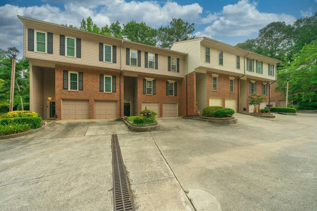 504 Brandywine Circle Unit 504, Sandy Springs, Georgia 30350, 3 Bedrooms Bedrooms, ,2 BathroomsBathrooms,Residential,Sold,504 Brandywine Circle Unit 504,6898159