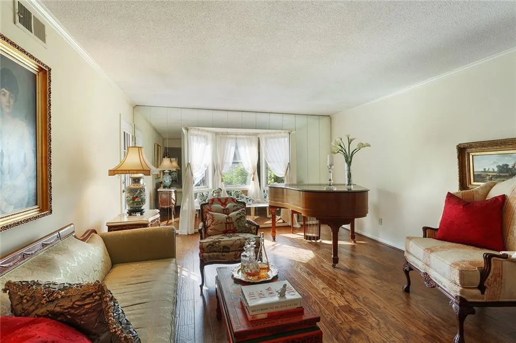 6851 Roswell Road Unit D22, Sandy Springs, Georgia 30328, 3 Bedrooms Bedrooms, ,2 BathroomsBathrooms,Residential,Sold,6851 Roswell Road Unit D22,6583806
