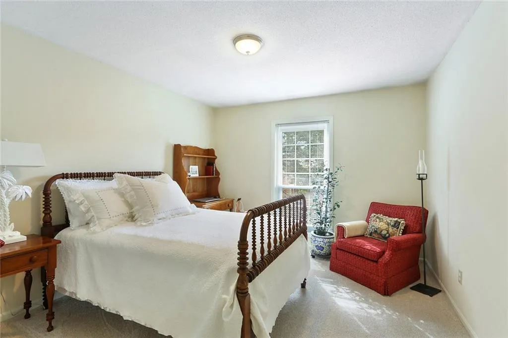 6851 Roswell Road Unit D22, Sandy Springs, Georgia 30328, 3 Bedrooms Bedrooms, ,2 BathroomsBathrooms,Residential,Sold,6851 Roswell Road Unit D22,6583806