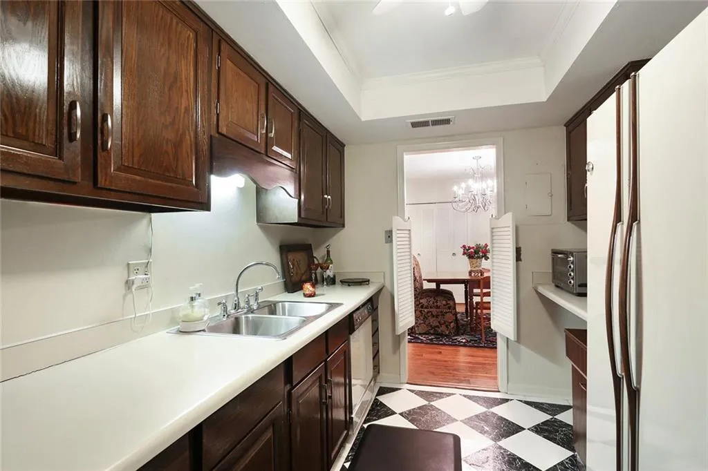 6851 Roswell Road Unit D22, Sandy Springs, Georgia 30328, 3 Bedrooms Bedrooms, ,2 BathroomsBathrooms,Residential,Sold,6851 Roswell Road Unit D22,6583806