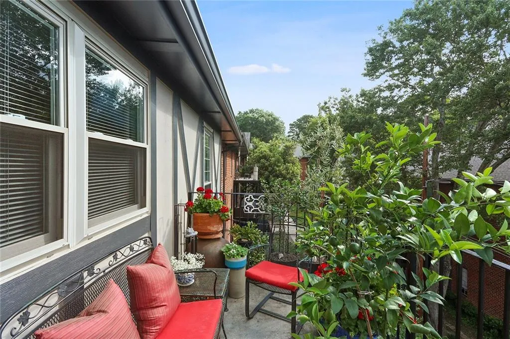6851 Roswell Road Unit D22, Sandy Springs, Georgia 30328, 3 Bedrooms Bedrooms, ,2 BathroomsBathrooms,Residential,Sold,6851 Roswell Road Unit D22,6583806