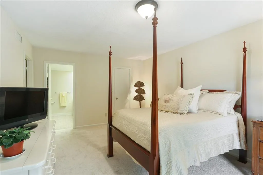 6851 Roswell Road Unit D22, Sandy Springs, Georgia 30328, 3 Bedrooms Bedrooms, ,2 BathroomsBathrooms,Residential,Sold,6851 Roswell Road Unit D22,6583806