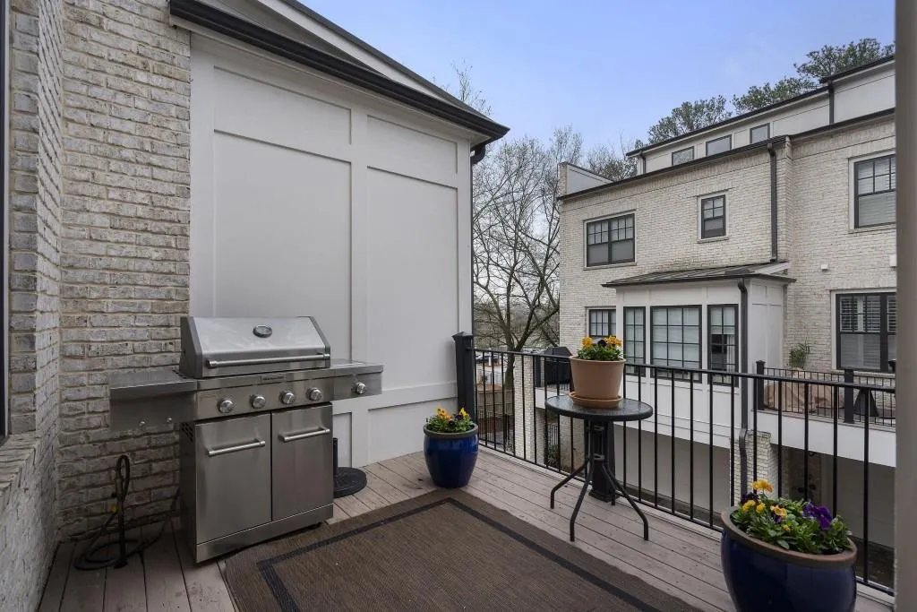 18 Peachtree Avenue Unit 5, Atlanta, Georgia 30305, 3 Bedrooms Bedrooms, 0 ,3 BathroomsBathrooms,Residential,For Sale,18 Peachtree Avenue Unit 5,7732540