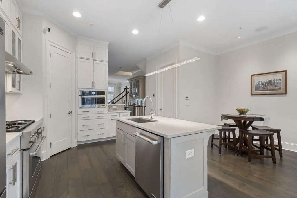 18 Peachtree Avenue Unit 5, Atlanta, Georgia 30305, 3 Bedrooms Bedrooms, 0 ,3 BathroomsBathrooms,Residential,For Sale,18 Peachtree Avenue Unit 5,7732540