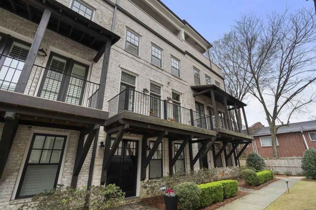 18 Peachtree Avenue Unit 5, Atlanta, Georgia 30305, 3 Bedrooms Bedrooms, 0 ,3 BathroomsBathrooms,Residential,For Sale,18 Peachtree Avenue Unit 5,7732540