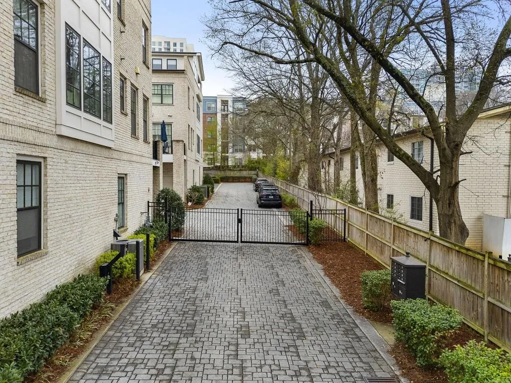 18 Peachtree Avenue Unit 5, Atlanta, Georgia 30305, 3 Bedrooms Bedrooms, 0 ,3 BathroomsBathrooms,Residential,For Sale,18 Peachtree Avenue Unit 5,7732540