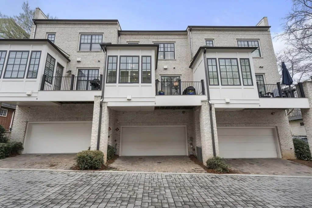 18 Peachtree Avenue Unit 5, Atlanta, Georgia 30305, 3 Bedrooms Bedrooms, 0 ,3 BathroomsBathrooms,Residential,For Sale,18 Peachtree Avenue Unit 5,7732540